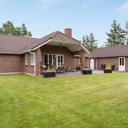 Holiday home Hjalmsvider - 1km From The Sea In Western Jutland By Interhome