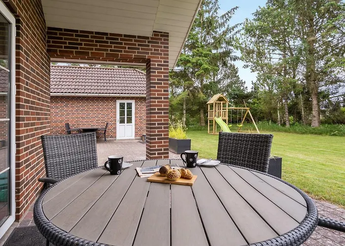 Semesterbostad Hjalmsvider - 1km From The Sea By Interhome