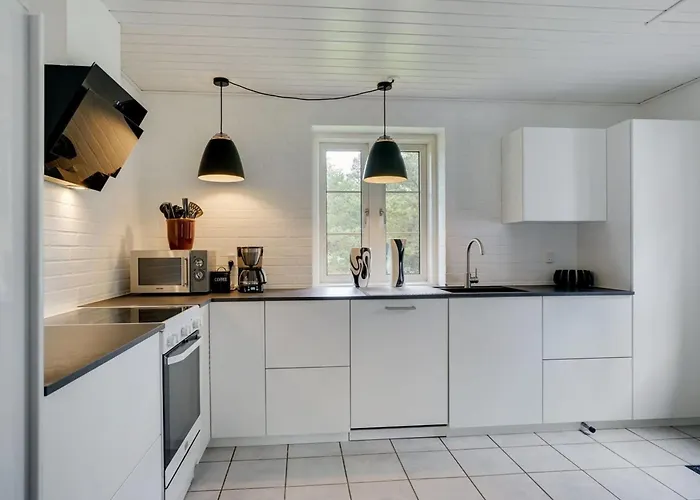 Hjalmsvider - 1km From The Sea By Interhome